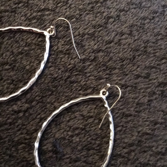 Silver oval hoop earrings - Picture 3 of 4